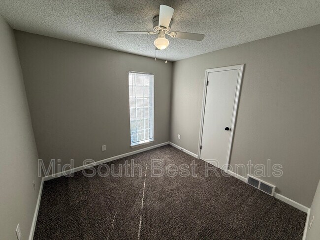Foto del edificio - 4097 Elk Grove Cove