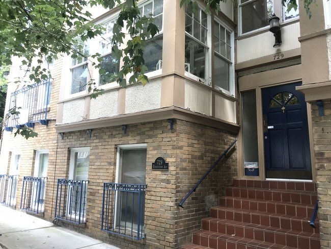  - 729 Bonaventure Ave NE