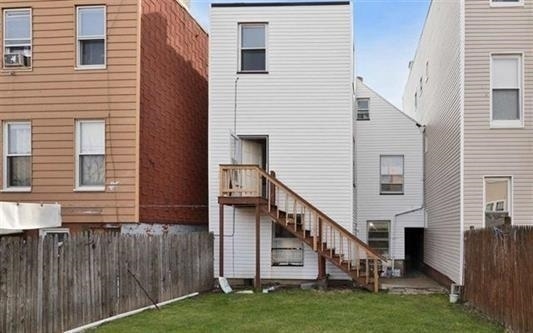 Foto del edificio - 107 Hancock Ave