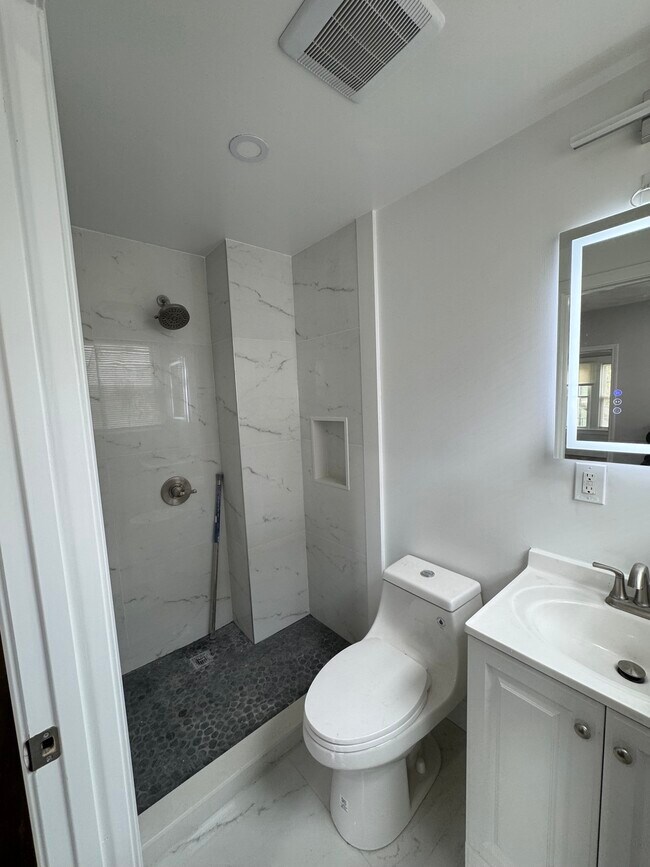 Building Photo - 8 Hamilton Rd