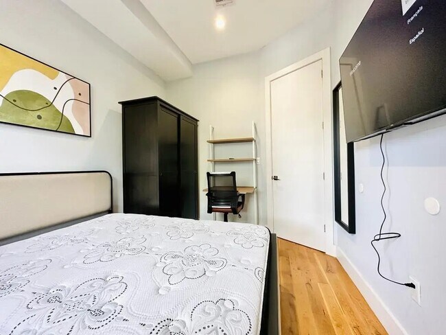 Foto del edificio - Furnished room/NOT APARTMENT