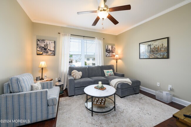 Building Photo - 201 Riviera Dr