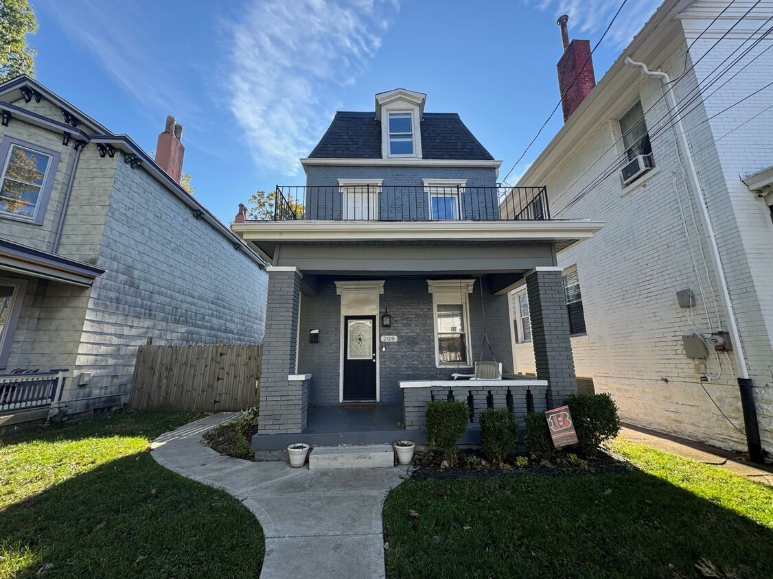 Primary Photo - Recently Renovated 4 Bed/2 Bath House in H...