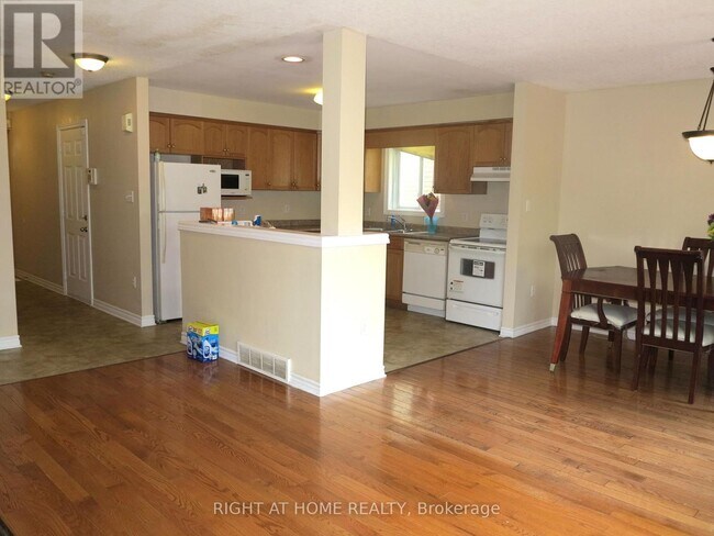 Photo du bâtiment - 692 Oakcrossing Rd