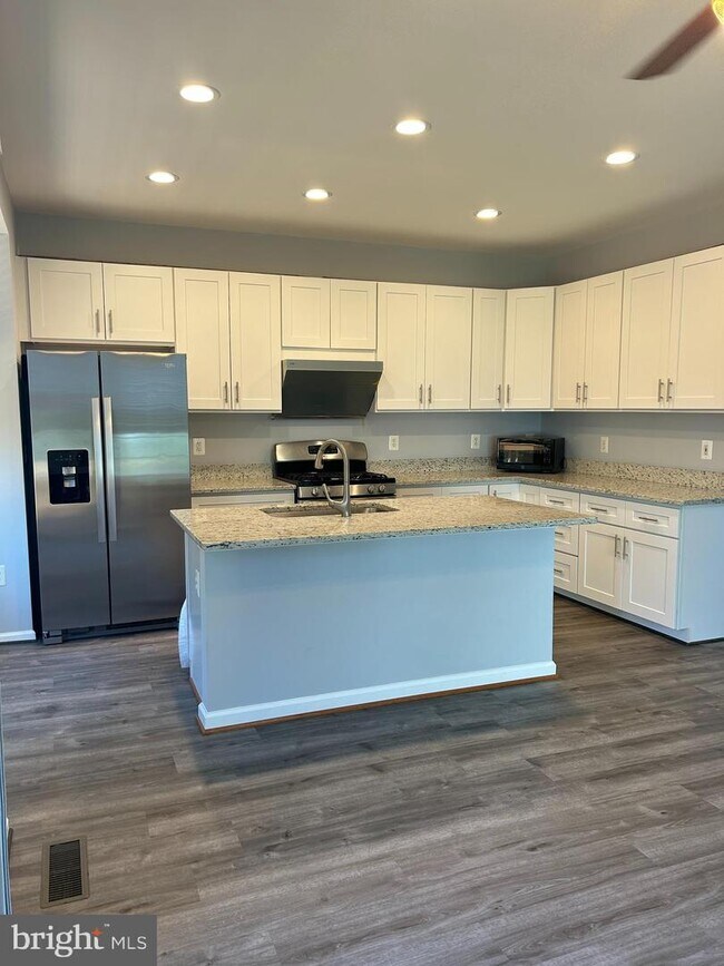 Foto del edificio - 21772 Brondesbury Park Terrace