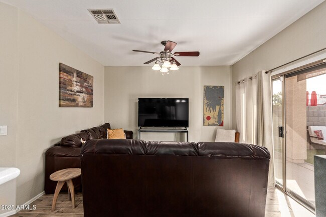 Foto del edificio - 2052 N Holguin Way