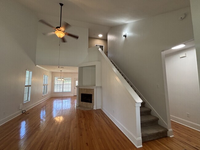Foto del edificio - 1633 Shadowmoss Ave