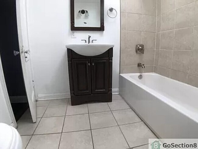 Foto del edificio - 5113 Woolverton Ave