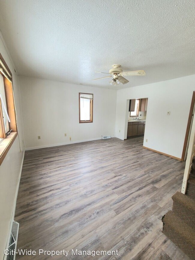 Foto del edificio - 3 br, 1 bath House - 900 8th St NE