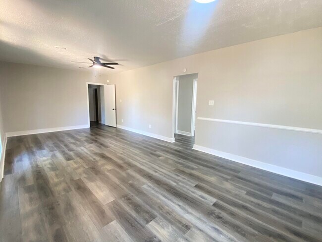 Foto del edificio - 2140 Silverdale Rd