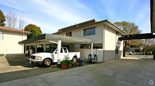 Building Photo - 154-166 Tunstead Ave