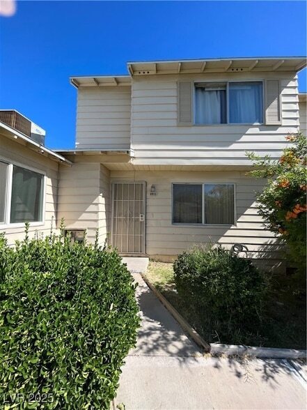 Foto principal - 4972 Larkspur St