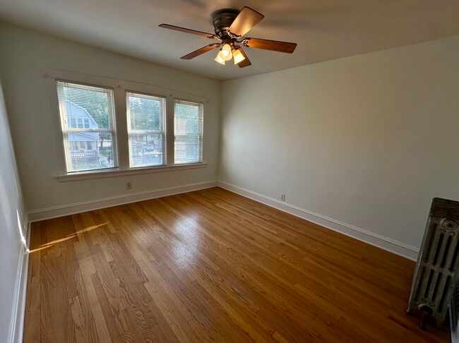 Building Photo - 5058 W Carmen Ave