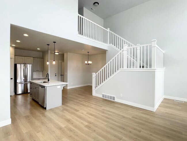 Foto del edificio - Awesome Corner Townhome at Mountain Ridge!
