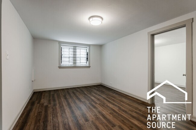 Building Photo - 709 N Hamlin Ave