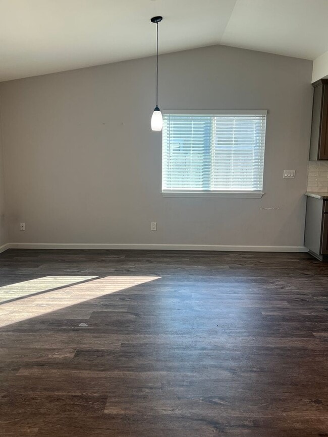 Building Photo - 3 Bedroom home in Candlewood Estates