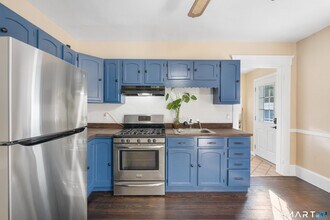 Building Photo - 304 Fairview Ave