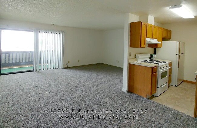 Building Photo - Cherry Creek Schools, 2 bed, 1 bath, 800 s...