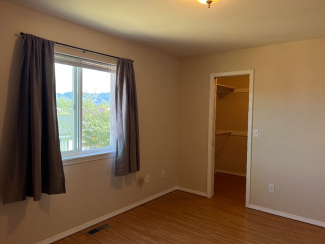 Building Photo - 2515 Lily Dr