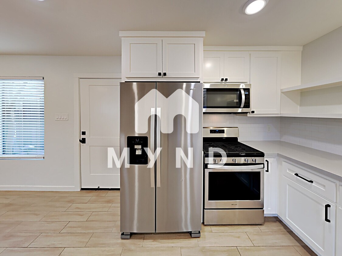 Primary Photo - 2554 27th St Apt B