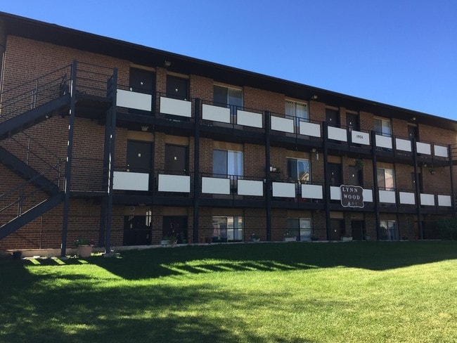 Building Photo - Lynn Wood Apts