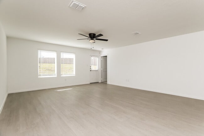 Building Photo - 298 Jax Lp