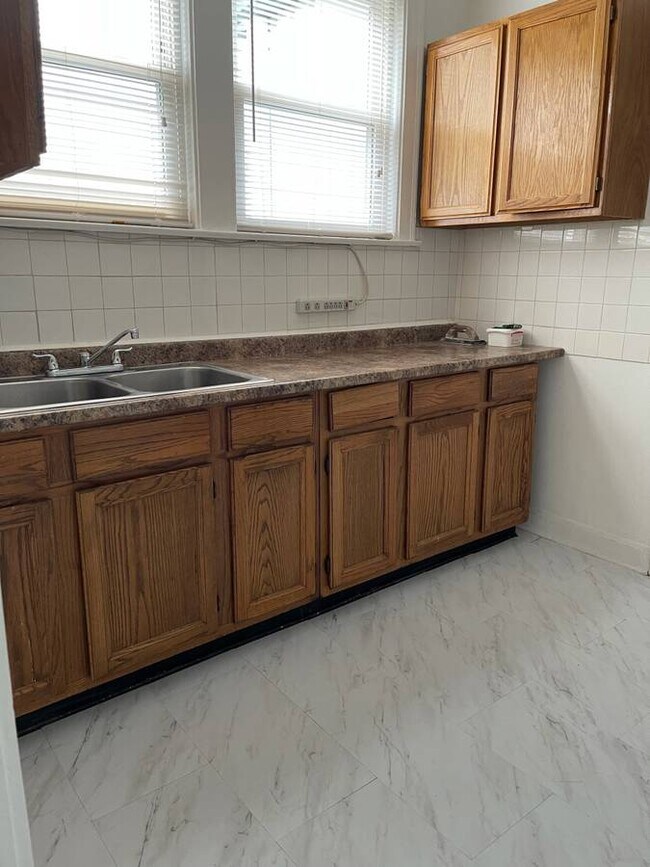 Foto del edificio - 3316 W Balmoral Ave