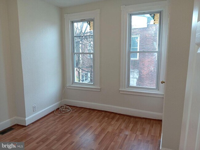 Foto del edificio - 1238 N Alden St