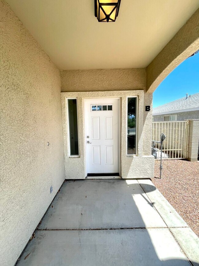 Foto del edificio - Great 3 Bedroom Duplex near the Kingman Hospital!