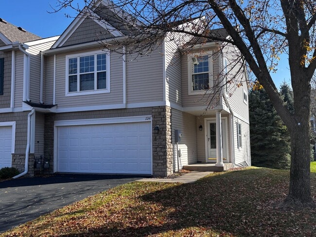 Building Photo - Gorgeous Woodbury Townhome Near Eagle Valley