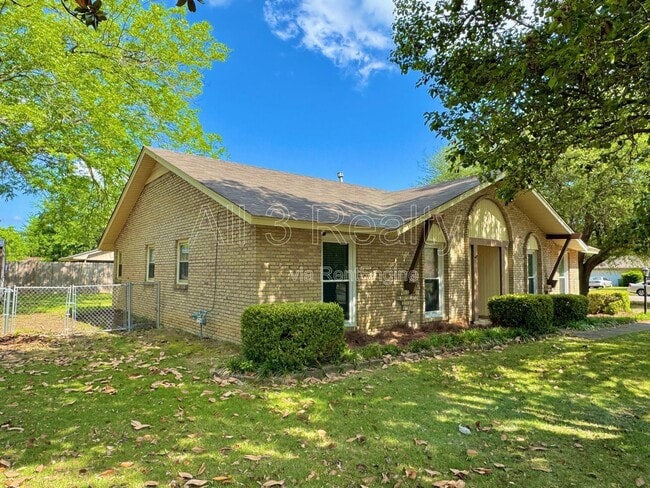 Building Photo - 2311 Cottingham Dr