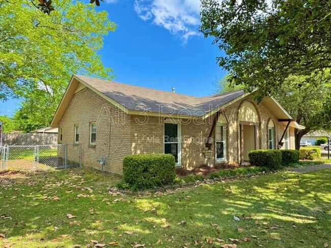 Foto del edificio - 2311 Cottingham Dr