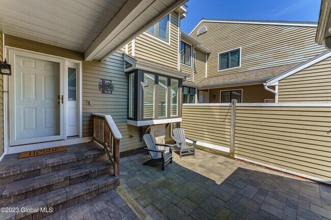 Building Photo - 26 Saratoga Cir