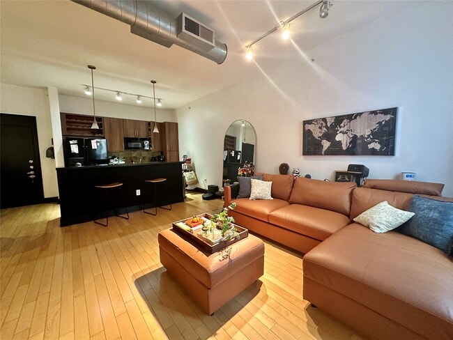 Building Photo - 1901 Post Oak Blvd