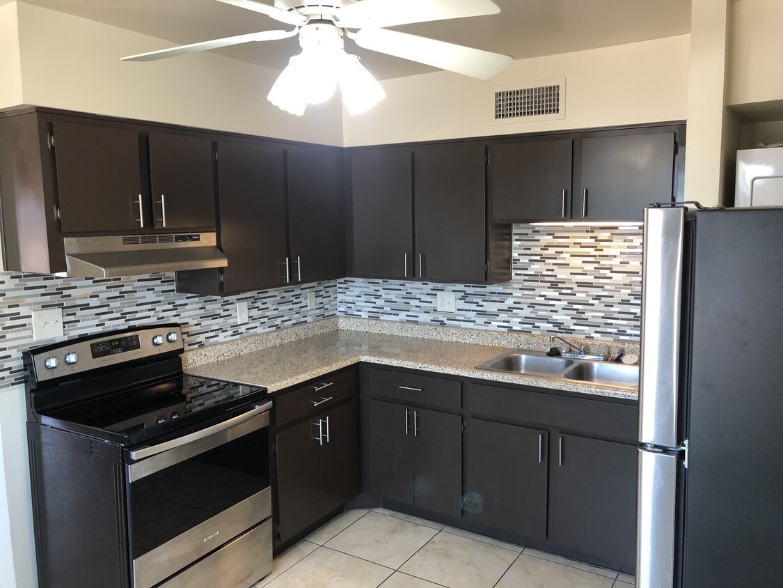 Primary Photo - 1640 W Ocotillo Rd