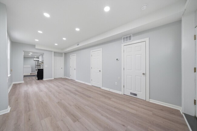 Building Photo - 1624 S 59th Ct