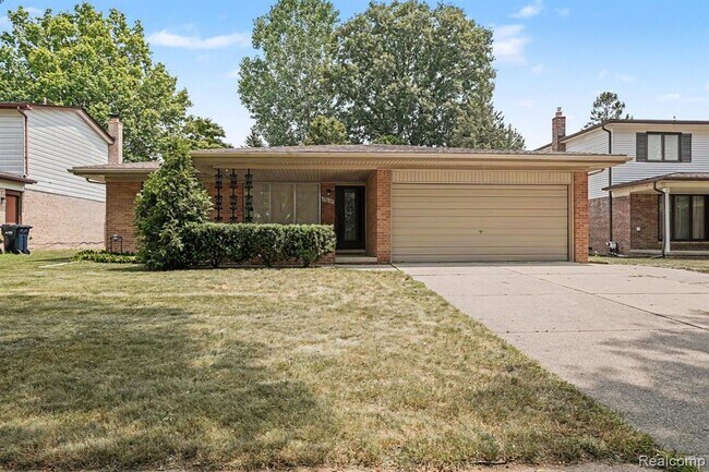 Building Photo - 35656 Saxony Dr