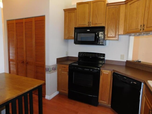 Building Photo - 21 Via de Casas Sur Via