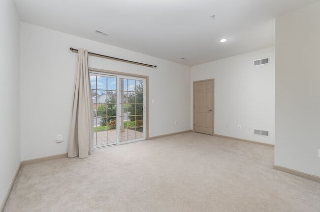 Building Photo - Welcome to this charming 3-bedroom, 2.5-ba...