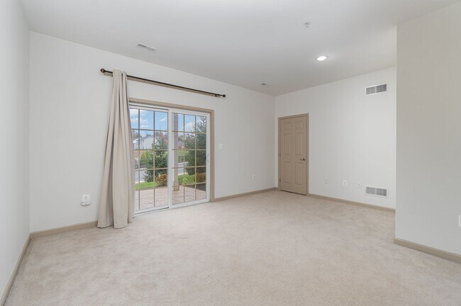 Foto del edificio - Welcome to this charming 3-bedroom, 2.5-ba...
