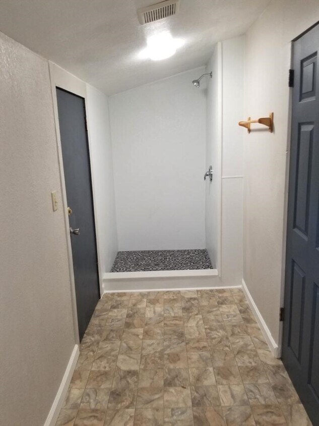 Foto del edificio - 653 Singleton Ct