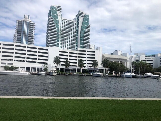 Foto del edificio - 400 Leslie Dr