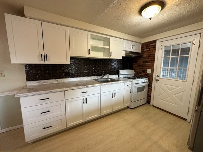 Foto del edificio - 881 Moyer Ave
