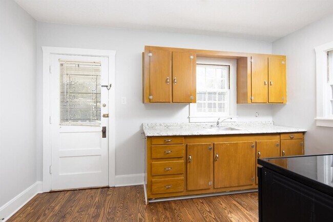 Foto del edificio - 1220 Hammond Ave
