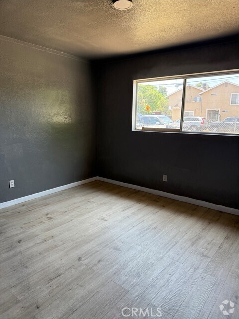 Building Photo - 1030 W Latham Ave