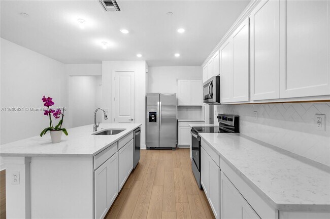 Foto del edificio - 8353 NW 7th Pl