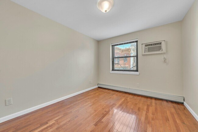 Foto del edificio - 179 Newark Ave