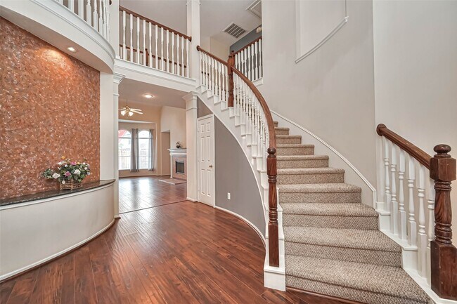 Foto del edificio - 1007 Riverchase Dr