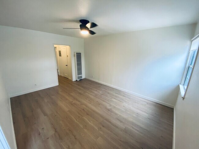 Building Photo - 2526 Military Ave