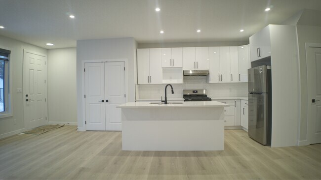 Building Photo - 10240-10157 157 St NW